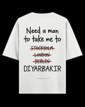 NEED A MAN.. DİYARBAKIR Oversize Tee - Beyaz