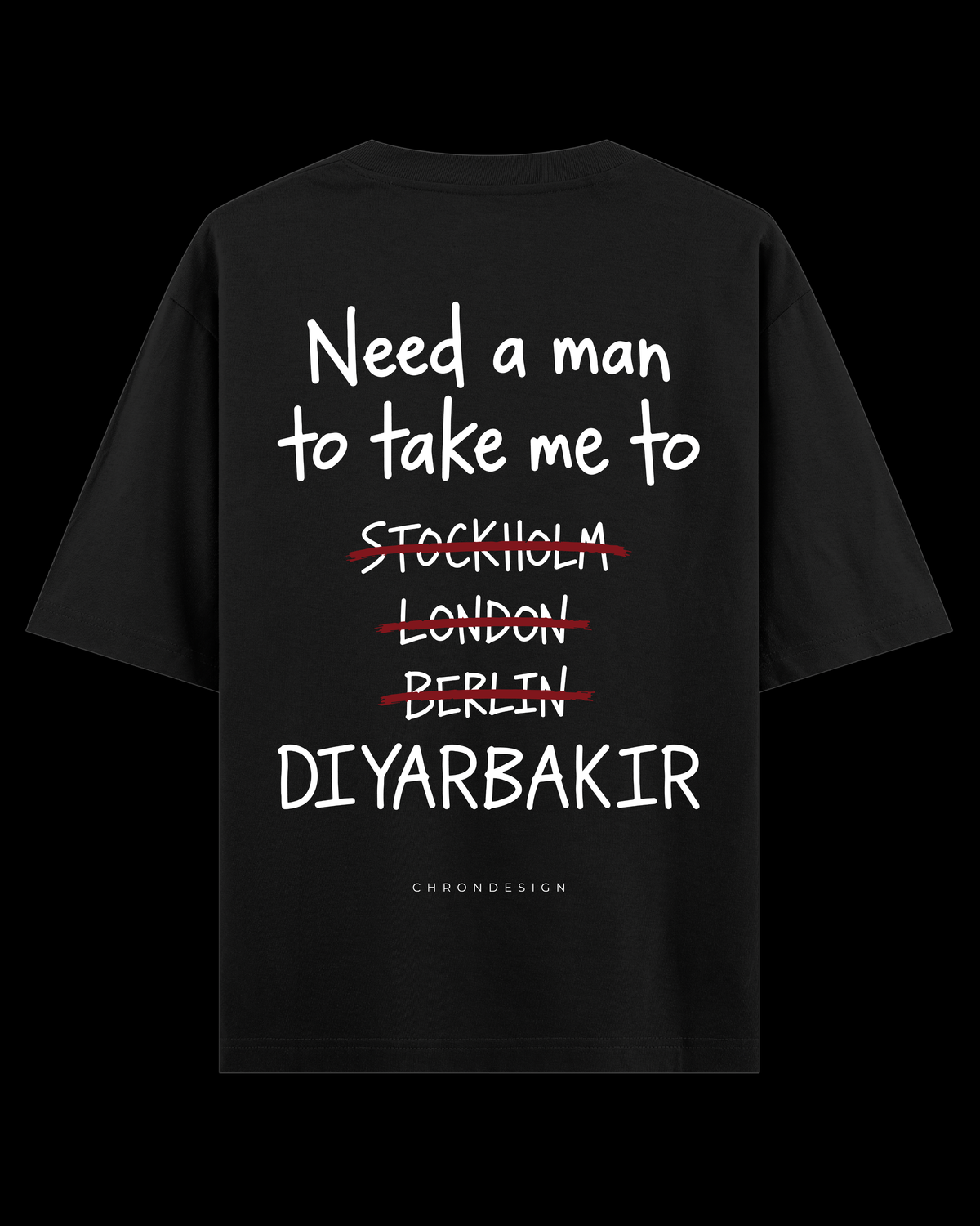NEED A MAN.. DİYARBAKIR Oversize Tee - Siyah