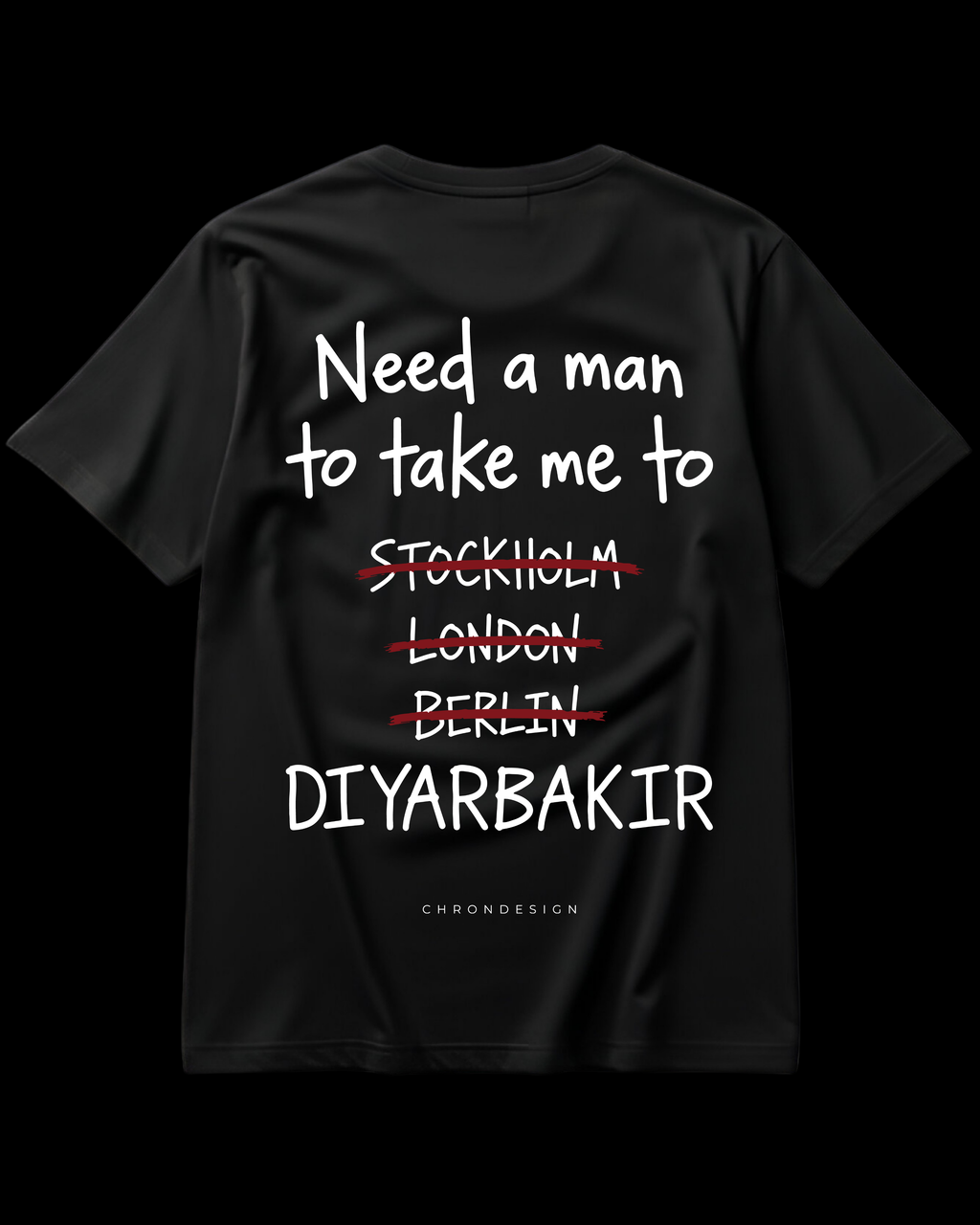 NEED A MAN.. DİYARBAKIR Regular Tee - Siyah