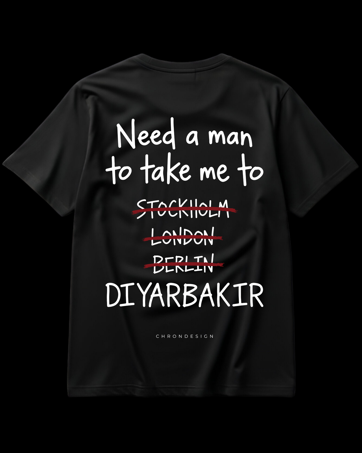 NEED A MAN.. DİYARBAKIR Regular Tee - Siyah