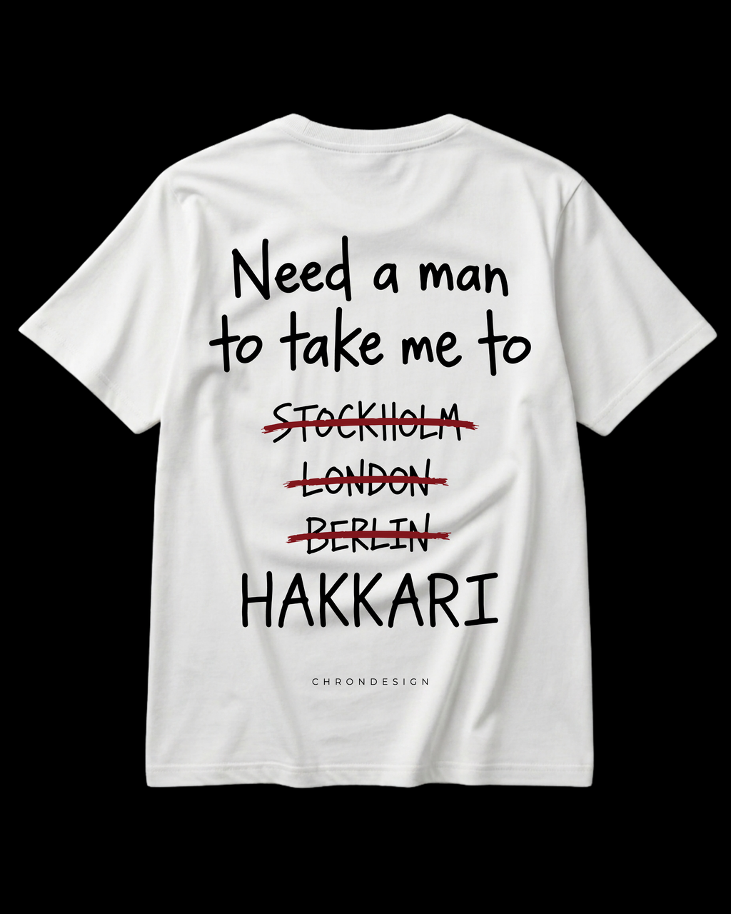 NEED A MAN.. HAKKARİ Regular Tee - Beyaz